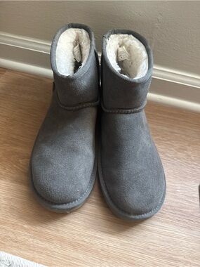 Women’s  Koolaburra by Uggs - Gray